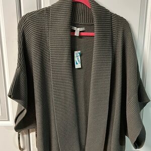 Gray knit sweater with dolman sleeves, beautiful construction gunmetal gray. New